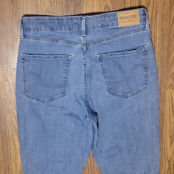 Levi's High Rise Super Skinny Distressed Women's Denim Jeans W29 L28.5 B45 - Picture 10 of 11